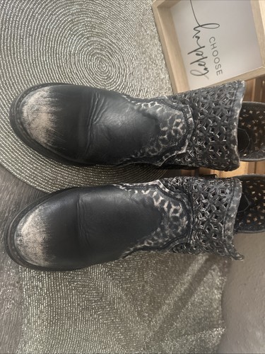 Circle G schwarz abgenutzt perforiertes Leder Reißverschluss Western Stiefeletten 8 EUC-NEUWERTIG - Bild 9 von 20