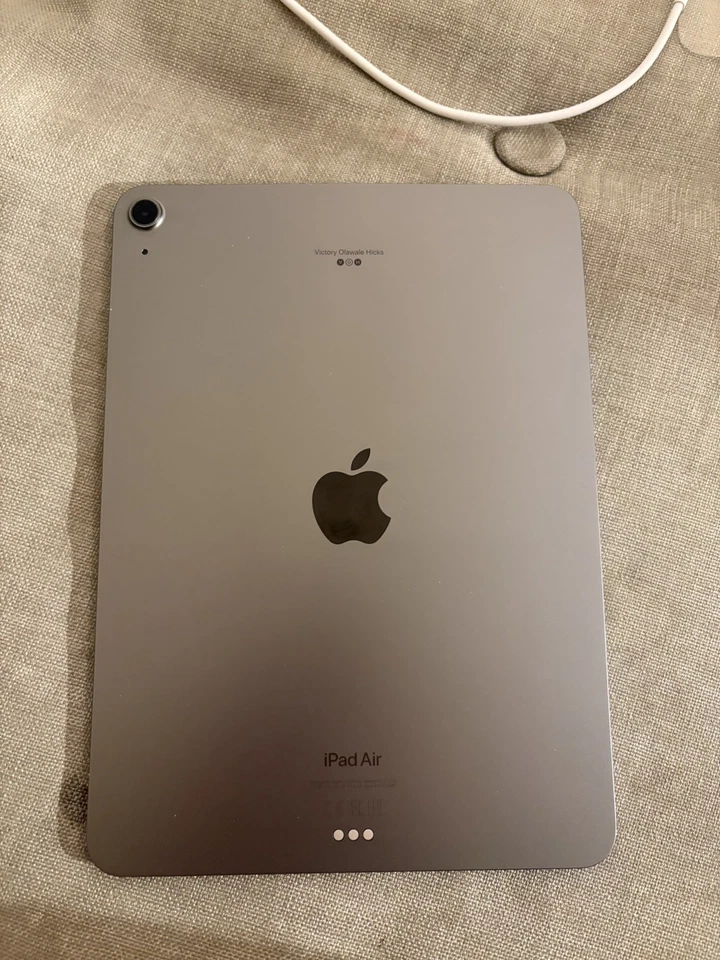 Apple iPad Air 2022 (5th Gen) - Space Grey - 64GB Wi-Fi - 10.9" M1 Chip ✅✅ - Image 2 of 4