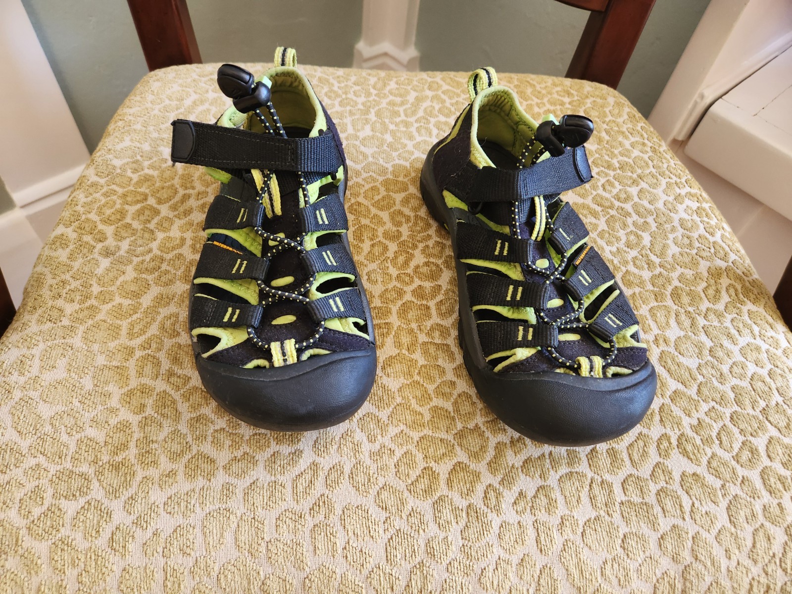 Sandali sportivi outdoor Keen Newport H2 con cinturino taglia ragazzo 2 nero e lime