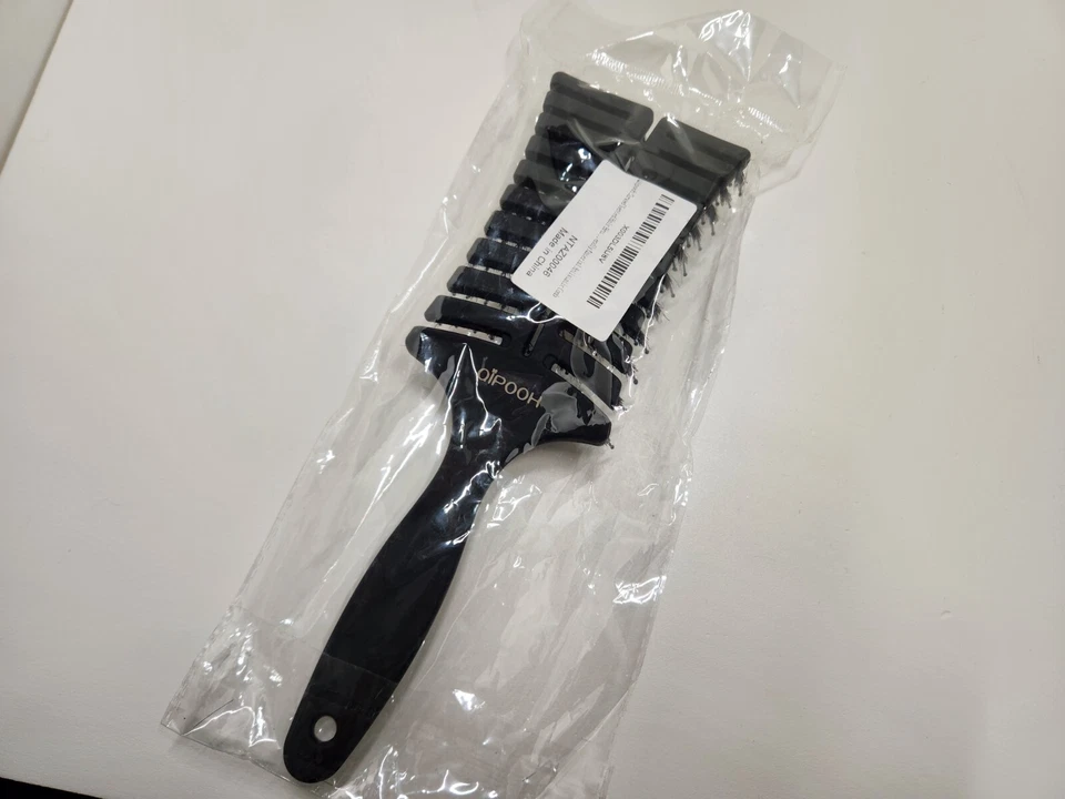 Qipooh Curved Vented Hair Brush for Women, Men, Kids, Paddle Detangling Brush - Image 3 of 4