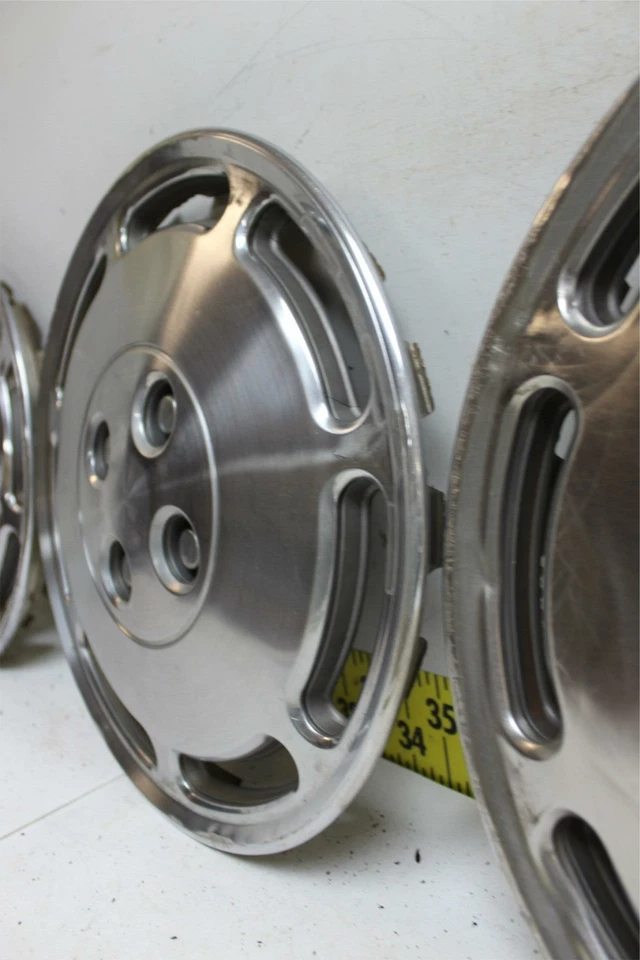 Tampas de cubo usadas OEM Mopar 14" 1984-1985 Dodge Daytona (2872) - Imagem 4 de 4