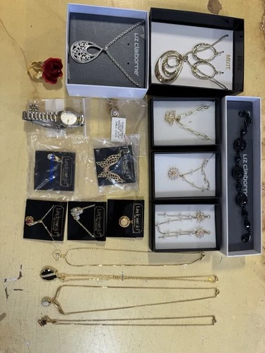 New ListingVINTAGE ESTATE COSTUME JEWELRY LOT — ALL WEARABLE
