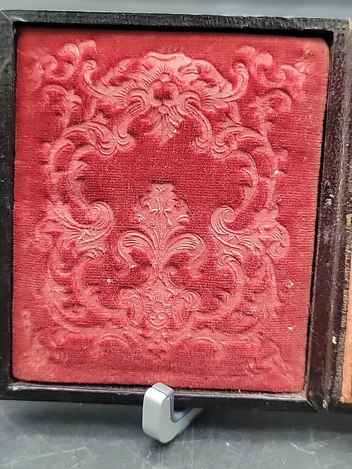 TINTYPE of CIVIL WAR SOLDIER HOLDING A SWORD  - Image 4 of 4