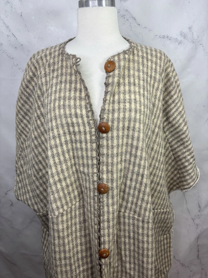 复古 60 年代 70 年代羊毛格子开普大衣木质纽扣前披肩米色学院风伦敦 — 第 4/4 张图片