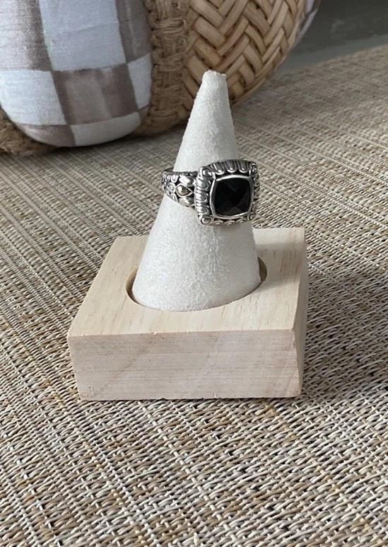 Anillo John Hardy de ónix negro con acento de oro de ley 925 y 14k talla 7 Foto 2 de 4