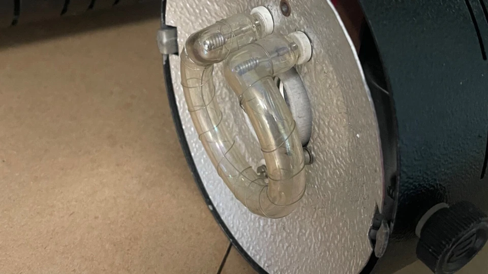 2 Cabezal de iluminación flash de estudio Bowens Monolite LITE de colección TUBO Luz Londres Inglaterra Foto 3 de 4