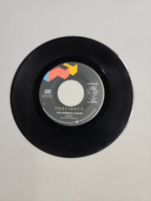 Foreigner - Two Different Worlds - A&M (45RPM 7 )(AA47) 
