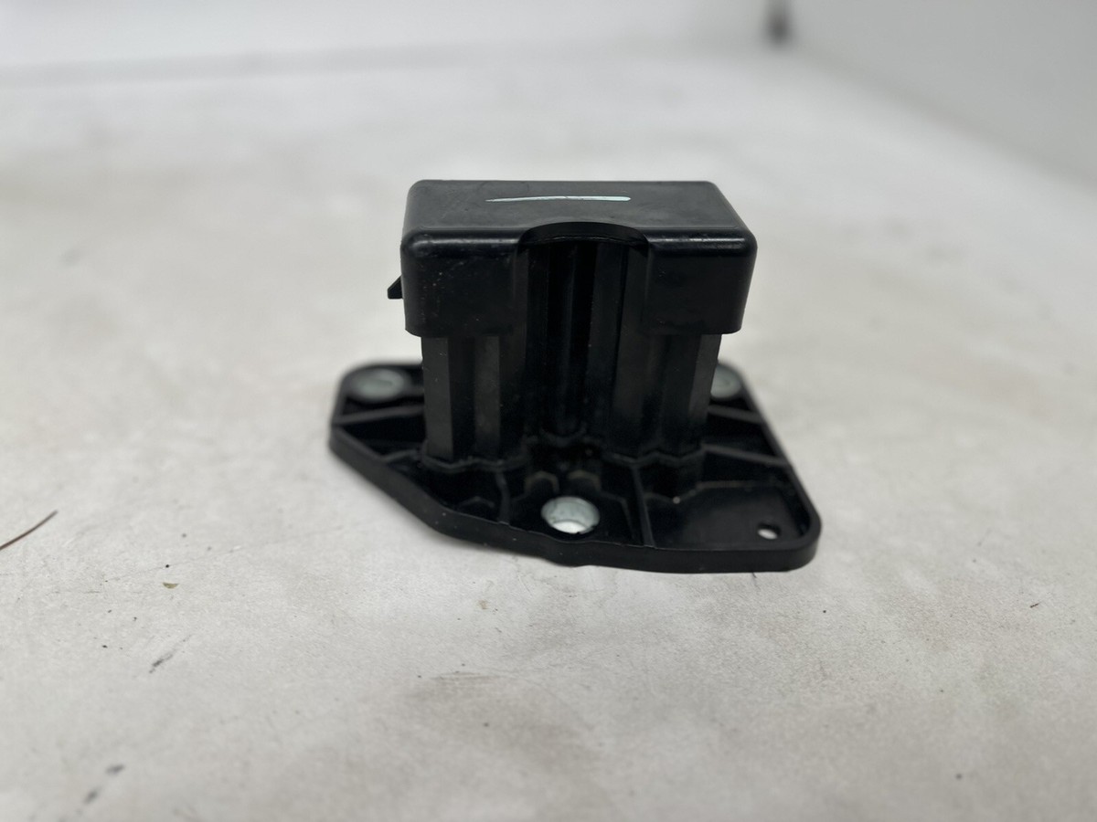 2015-2018 JEEP RENEGADE SUPPORT MOUNT BRACKET 2.4l 520416370. B4 