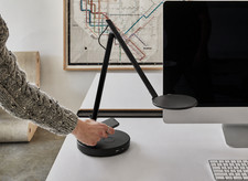 HUMANSCALE DESK LAMP WIRELESS  CHARGER BLACK