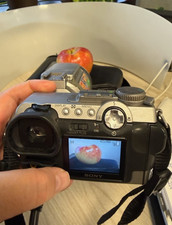 SONY Cyber Shot DSC-F707 Memory stick, Power Supply, Case, and Battery, Tested 