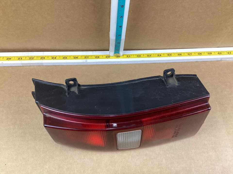 Conjunto de luz trasera izquierda del lado del conductor Mercury Tracer Station Wgn 1991-1996 Foto 2 de 4