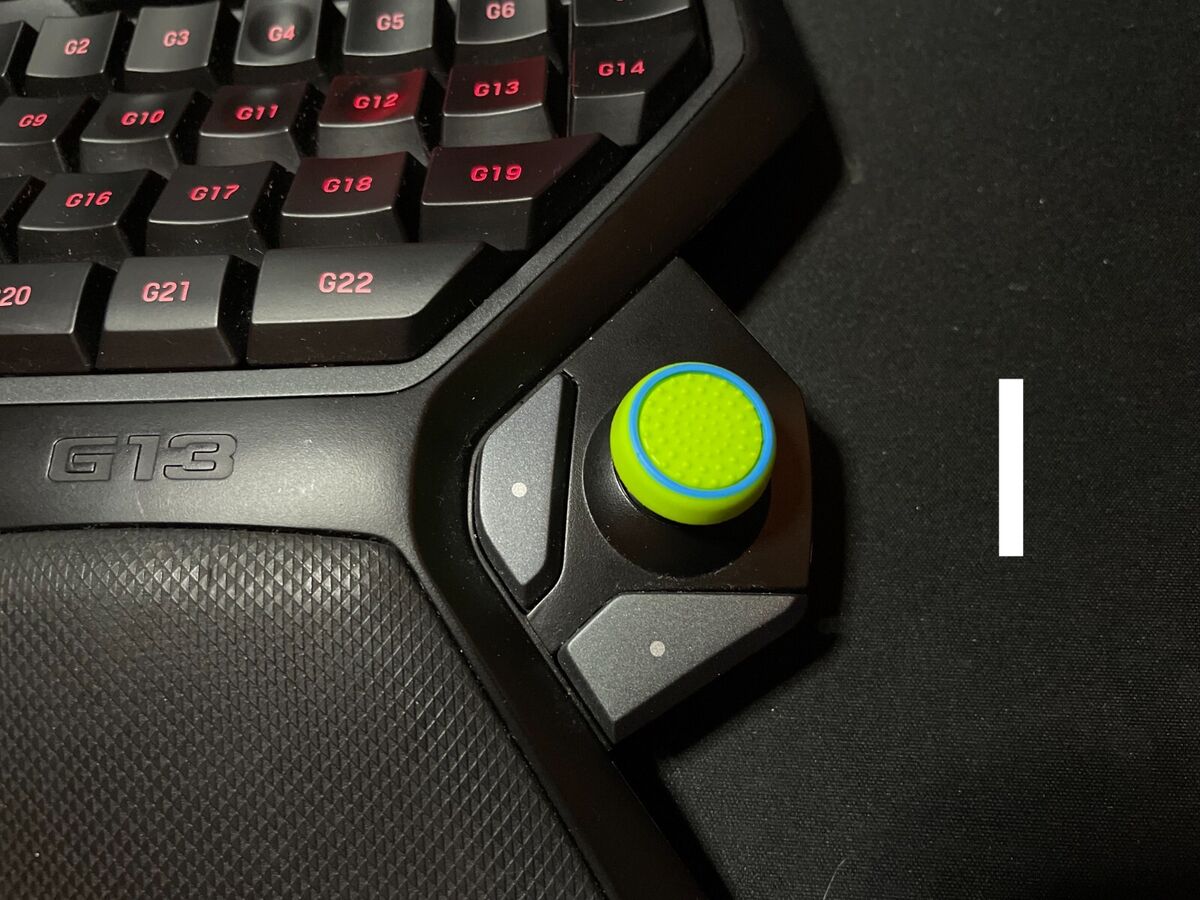 Logitech G13 Advanced Gameboard Gamepad, thumb button