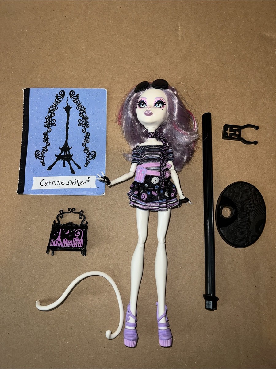 Monster High Catrine DeMew Doll Scaris City of Frights