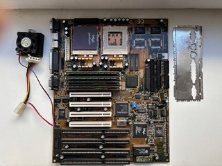 Gigabyte GA 586DX Dual Sockel 7 retro Mainboard 1x Cpu Pentium 233MHz 4xEdo