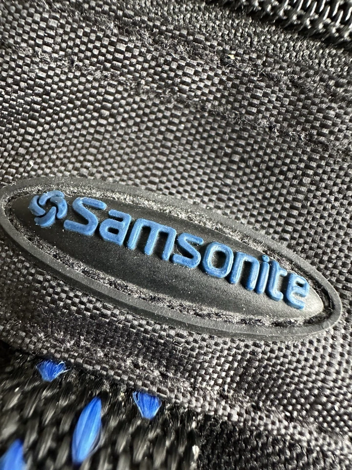 Samsonite Small Camera Bag Zipper Case With Shoulder Crossbody Strap & Belt Loop - Image 2 of 4