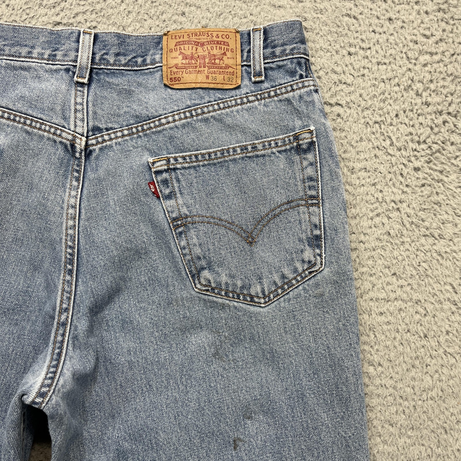 VTG Levi's 550 Jeans Mens 36x32 Blue Grunge Faded Relaxed Fit Tapered Leg Denim