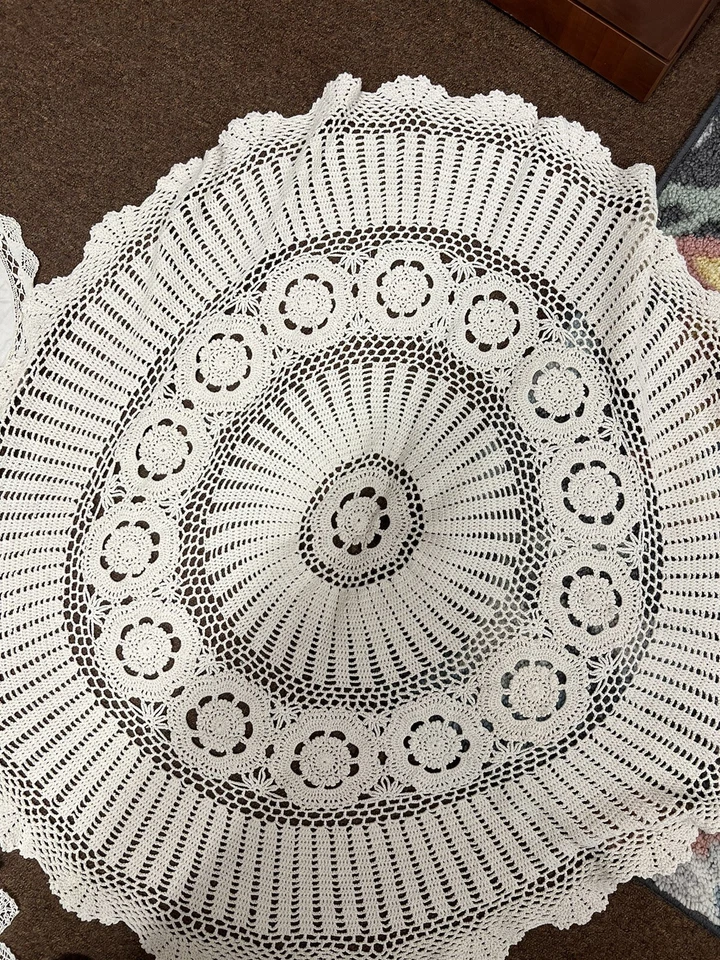Vintage Round Hand Crochet Tablecloth & Linen Runners Dresser lot of 4 items - Image 3 of 4