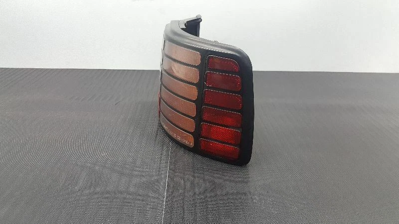 Luz trasera montada en cuarto derecho para pasajero Hyundai SCoupe 1991 OEM 92402-23050 Foto 2 de 4