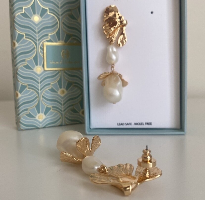 House of Harlow 1960 Double Pearl Floral Drop Statement