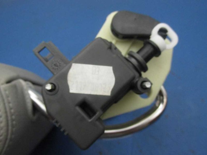 04 05 06 E500 W211 Rear Back Seat Center Head Rest Headrest Assembly