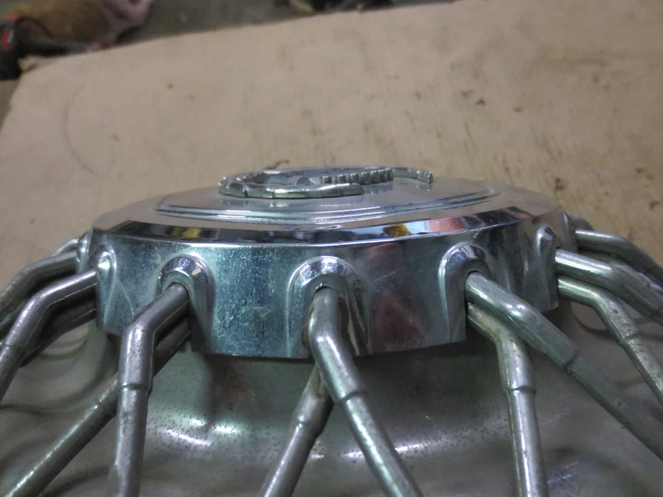 79 80 Cadillac Eldorado Seville Tapacubos Llanta Tapacubos 15" CABLE OEM 2032 Foto 4 de 4