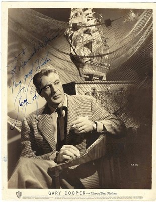 AMERICAN OSCAR WINNER ICONIC ACTOR GARY COOPER, SIGNED VINTAGE STUDIO PHOTO