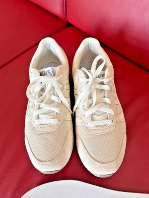   asics Damen Sneaker Sportschuh mit Ortholite Innensohle Gr. 40,5  - TOP