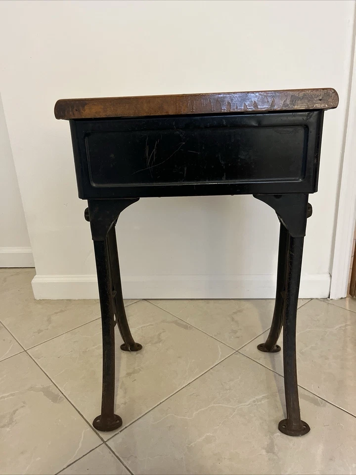 Escritorio infantil antiguo patas de hierro tapa de madera Foto 4 de 4