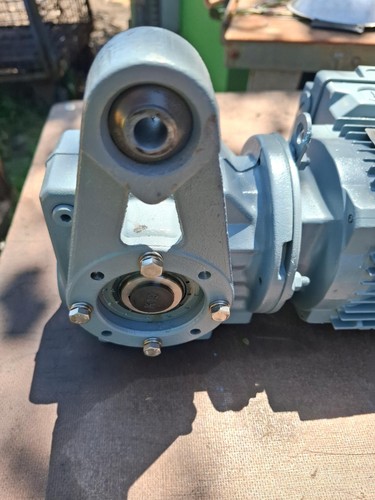 SEW SA37/T DRN71M4 IS/TF Spiroplan Gearmotor 0.37 kW 1415/56 rpm 25.27:1 - Picture 3 of 4