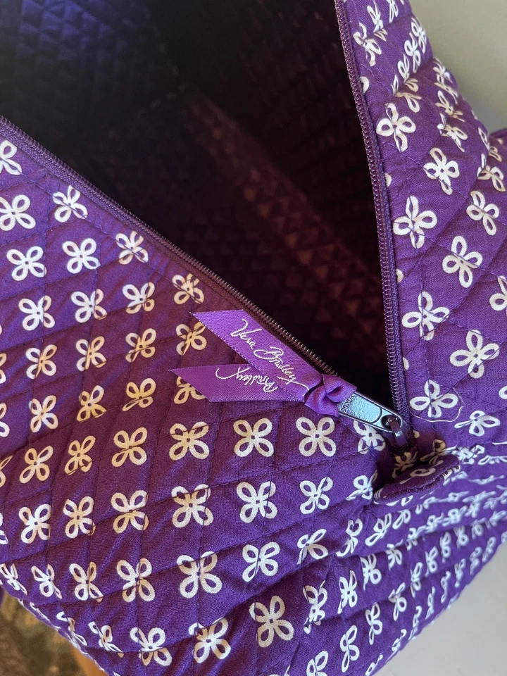 Mini concerto Vera Bradley Collegiate Duffel K State Wildcats roxo/branco - Imagem 4 de 4