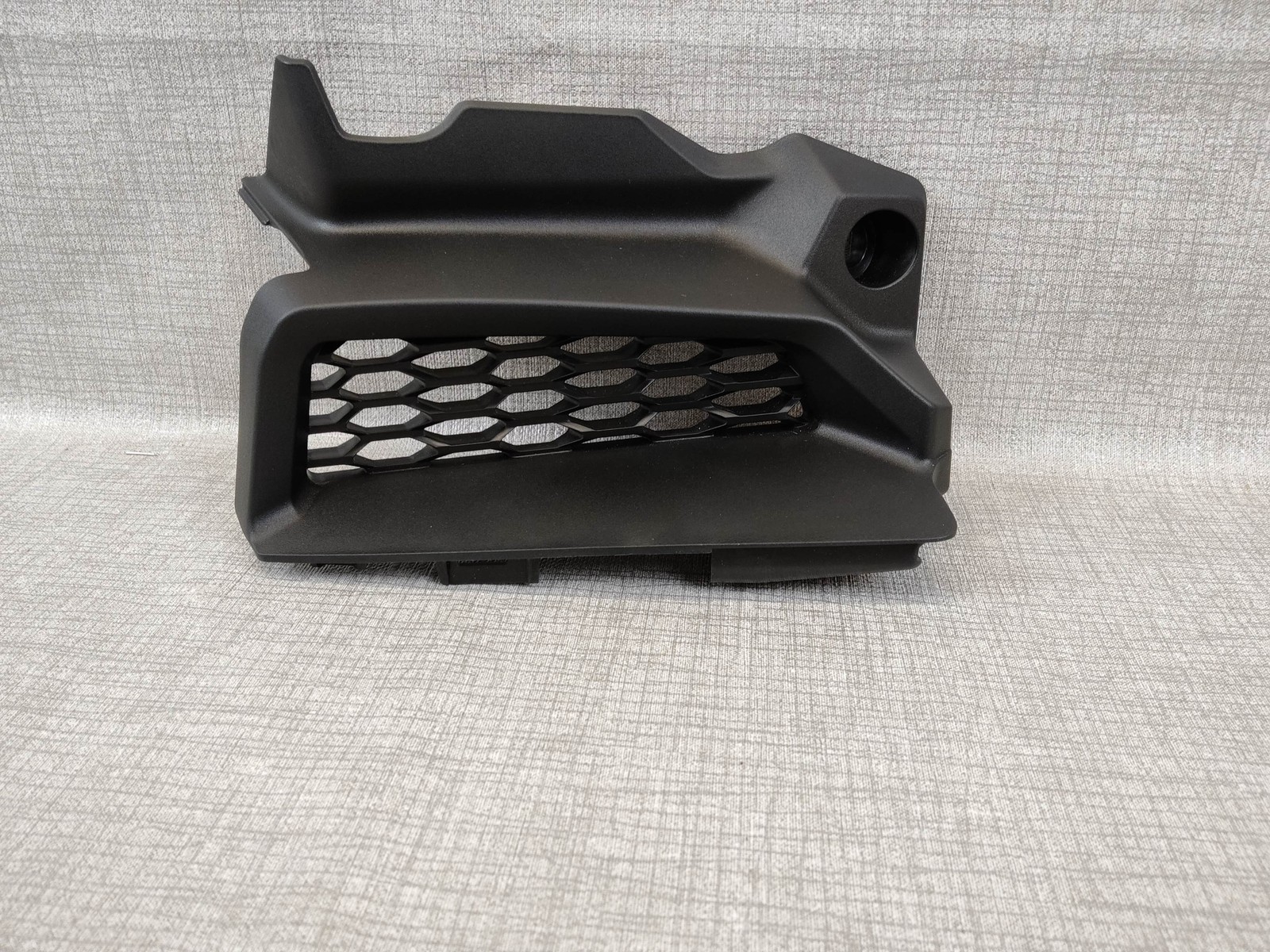Collecteur air C droit CB650 R pour réparation suite chute Honda 64331-MKN-D50