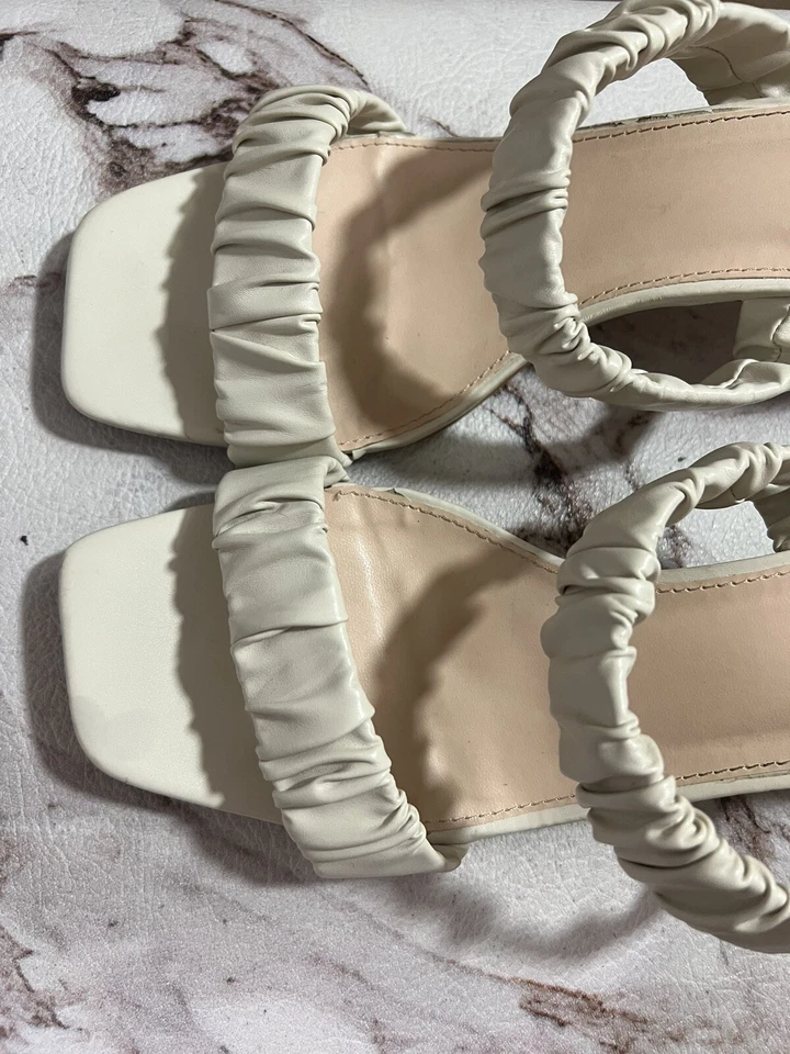 Tahari GLENAH Sandals Cream Clear Block Heel Size 11 Slip On - Image 3 of 4