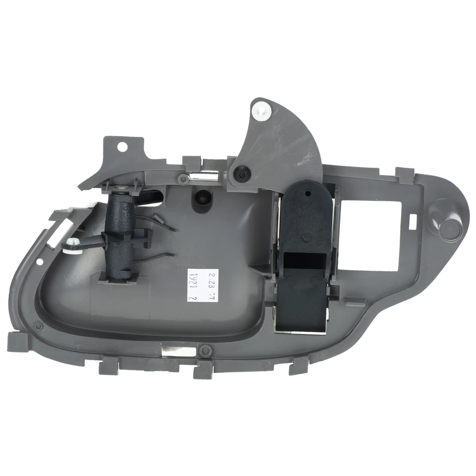 Maçaneta interna lateral esquerda fabricante de equipamento original cinza 95-02 C/K Series Tahoe 15708043 - Imagem 3 de 4