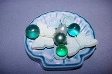 TEAL SHELL    SOAP  DISH  WITH 5 GREEN  DECORATIVE  SOAPS &  4 BATH BALLS