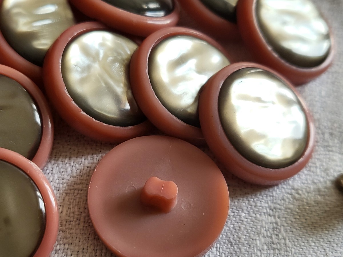 Lot De 8 Boutons Vintage Bleu-vert Nacré - Forme Cœur, Diamètre 22 Mm, Occasion, Fabriqué En France
