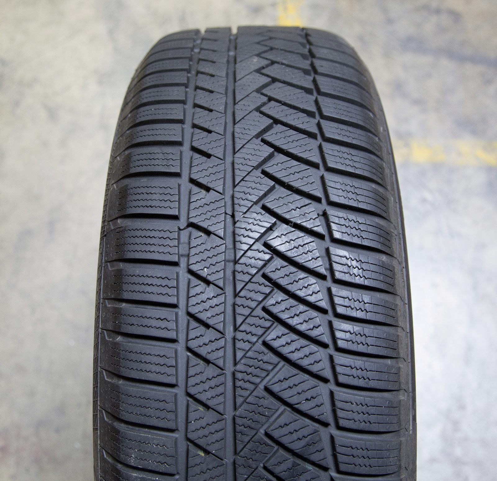 OEM Mercedes 2534011000 Rim Alloy Wheel & Continental Winter Tire 235