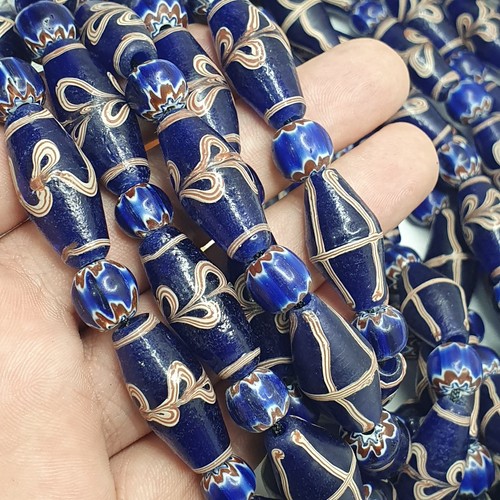 Stunning Vintage Blue Floral Beaded Necklace with Chevron Beads - Picture 4 of 15
