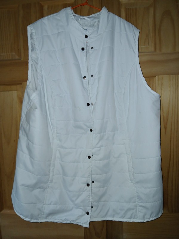 Avenue Women’s 22/24 Quilted Vest White Wardrobe Minimalist