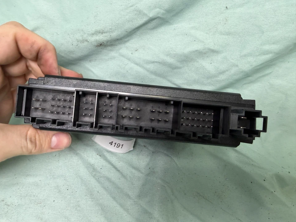 2004-2007 Volkswagen Touareg Body Comfort Control Module BCM ECU 7L6 937 049 K - Image 3 of 4