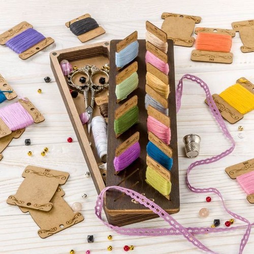 Box for handicraft + 28 bobbins - Bild 1 von 6