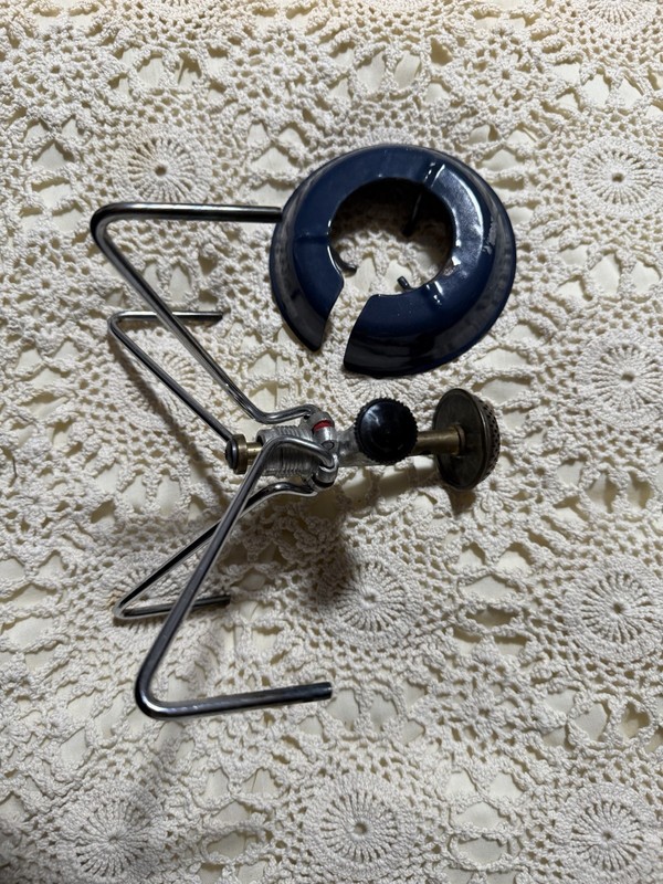 Single burner compact backpacking stove