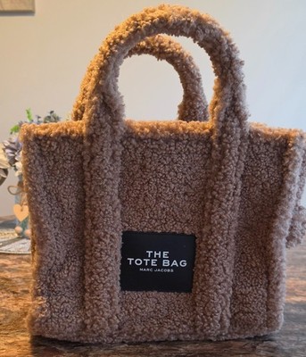 Marc Jacobs Teddy Shearling Small Traveller Tote Camel M0016740-230 Strap