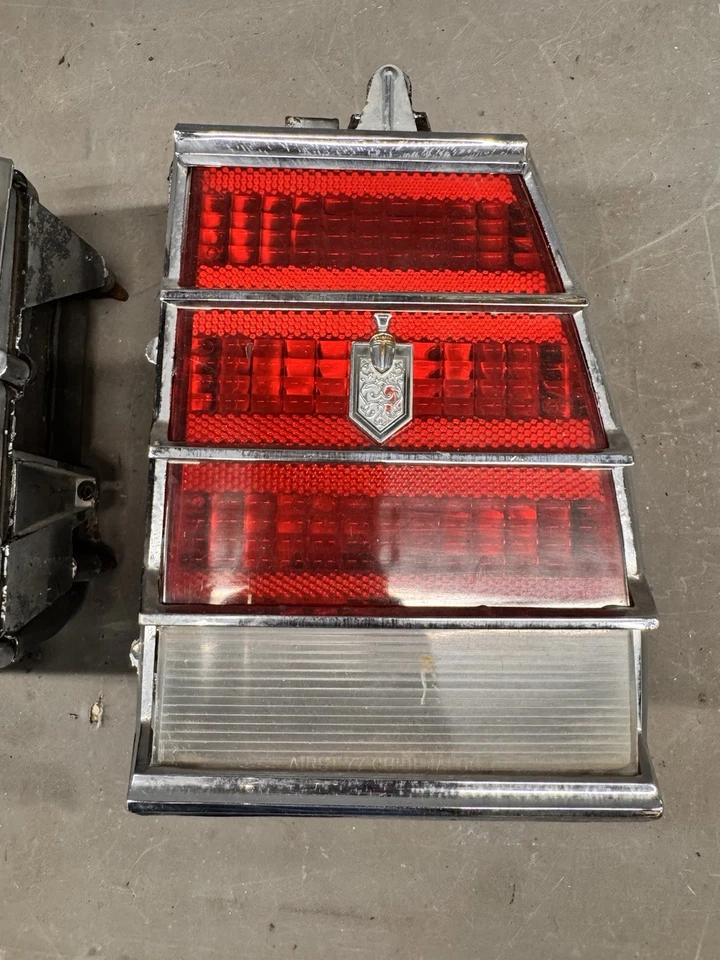 Chevy Monte Carlo 1977 luz trasera lámpara carcasas lentes luz trasera luz trasera Foto 3 de 4