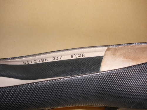 Schwarze Giustina Absatzschuhe mit Lackkappe von Salvatore Ferragamo im Karton - 8 1/2 A - Bild 7 von 10