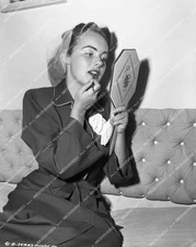 45np-1924 1948 Terry Moore does lipstick makeup check in dressing room film The
