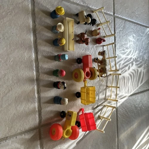 VTG Fisher-Price Little People Farm Animals Tractor Figures Fences