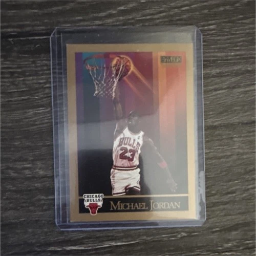 1990-91 SkyBox Michael Jordan #41 Chicago Bulls Basketball Card