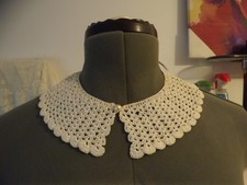 Crocheted Collar, VTG HANDMADE Intricate details PETER PAN WHT victorian style