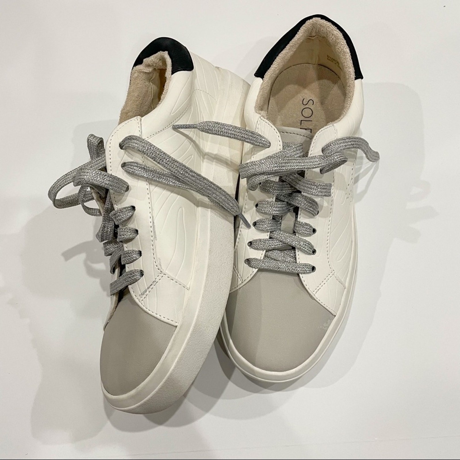 SAOLA Sneakers Sole Society traforate nuove senza etichetta bianche