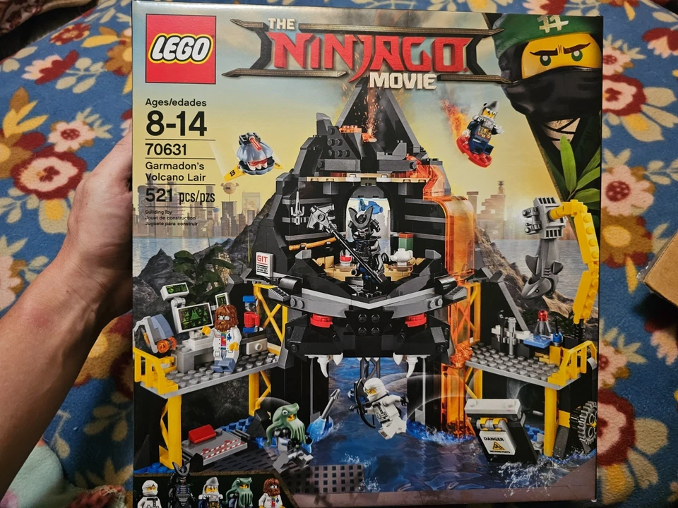 Lego 70631 Ninjago Garmadon's Volcano Lair Set   - Imagem 2 de 2